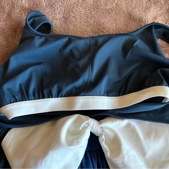 navy blue athletic dress with a large white removable bow size L - Picture 11 of 13